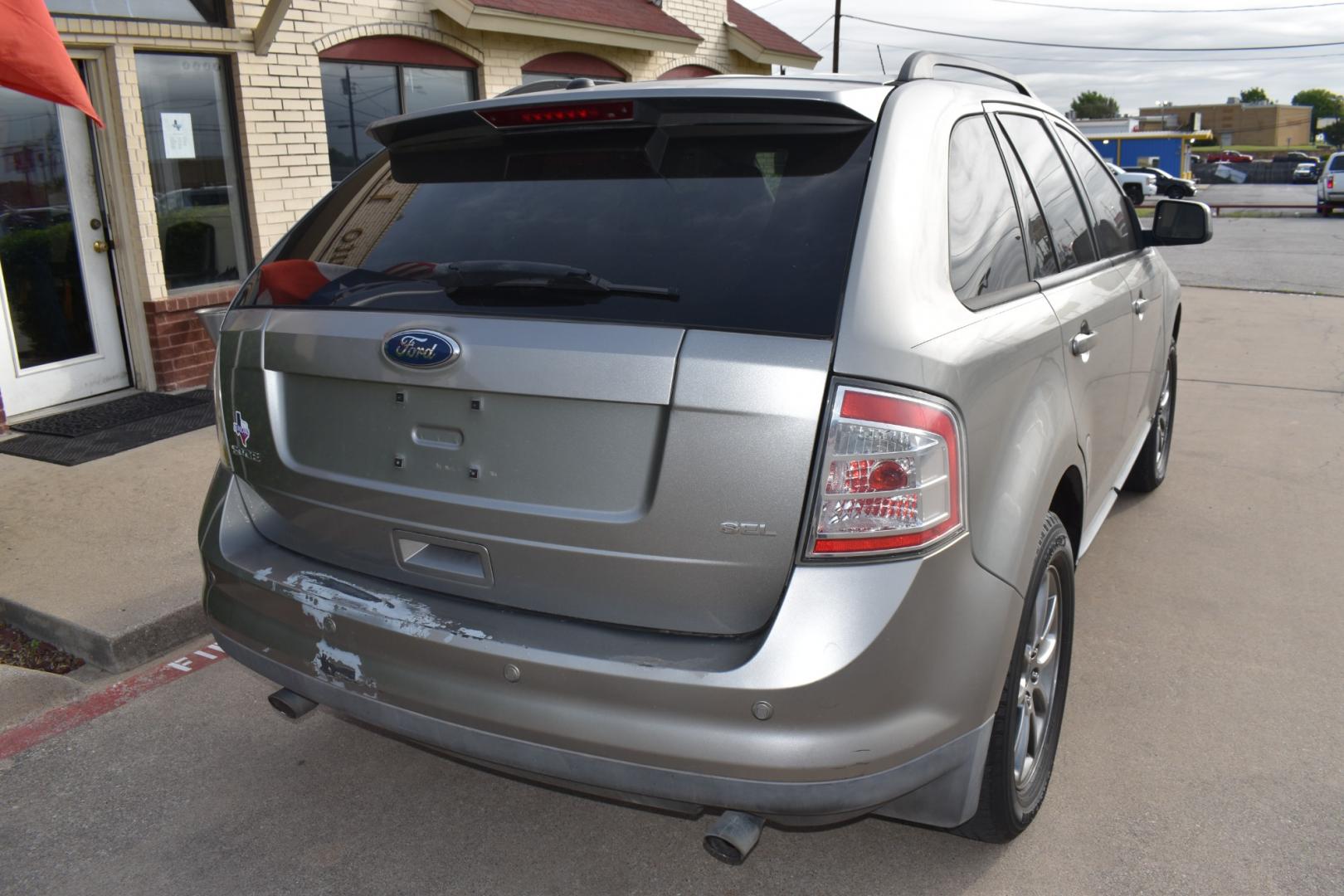 2008 Gray /Gray Ford Edge (2FMDK38C68B) , located at 5925 E. BELKNAP ST., HALTOM CITY, TX, 76117, (817) 834-4222, 32.803799, -97.259003 - Buying a 2008 Ford Edge can offer several benefits depending on your needs and preferences. Here are some potential advantages: Comfortable and Spacious Interior: The Ford Edge typically offers a comfortable and spacious interior with ample legroom and cargo space, making it suitable for families o - Photo#4